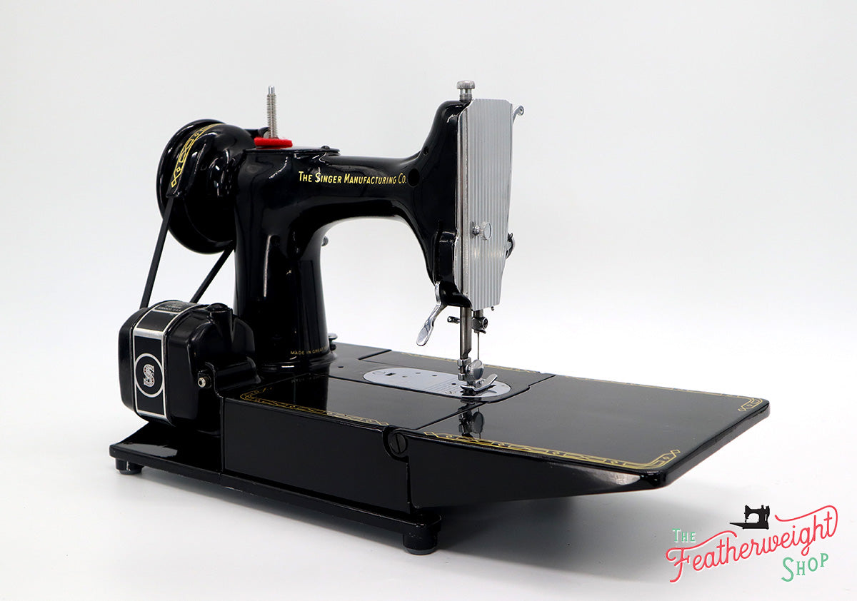 Singer Featherweight 222K Sewing Machine, RED "S" ER0244**