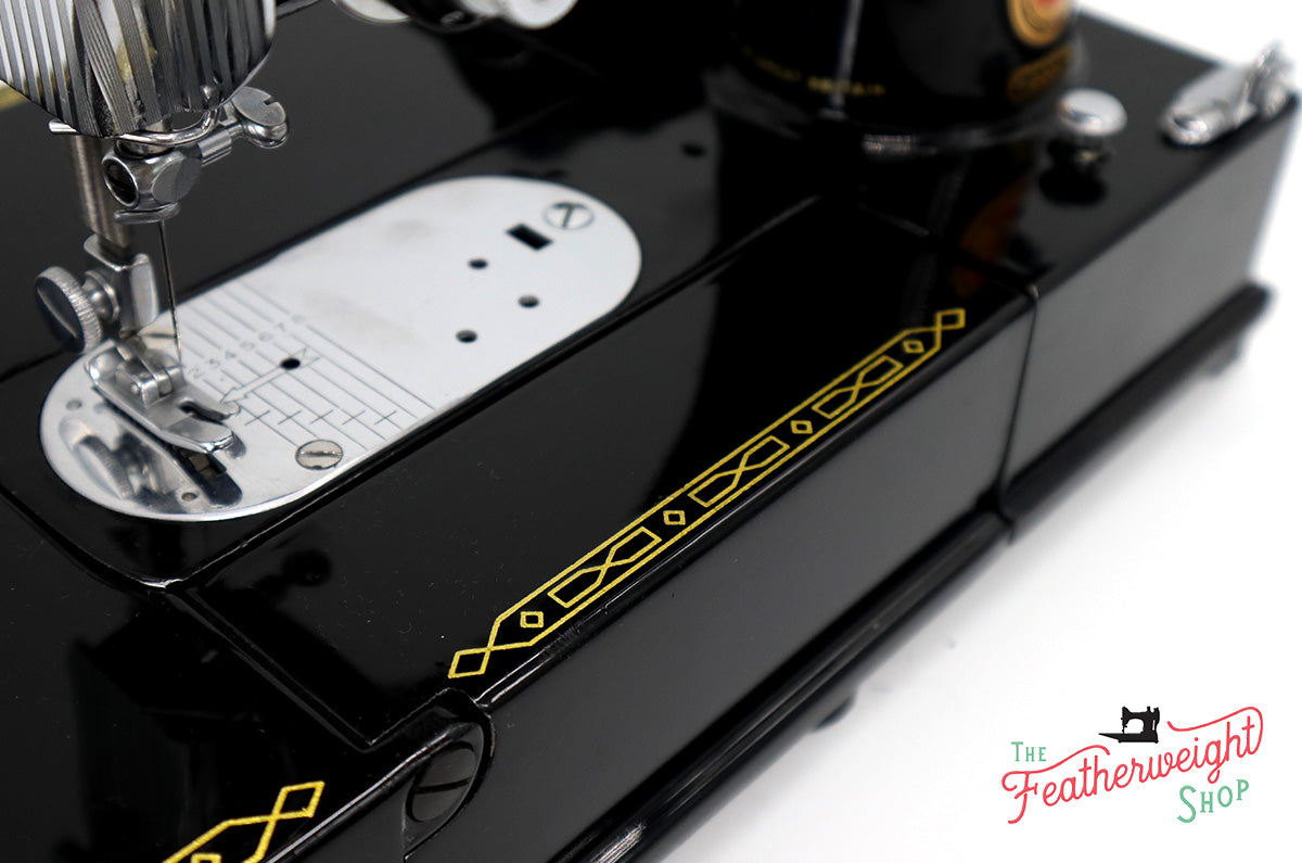 Singer Featherweight 222K Sewing Machine, RED "S" ER0244**