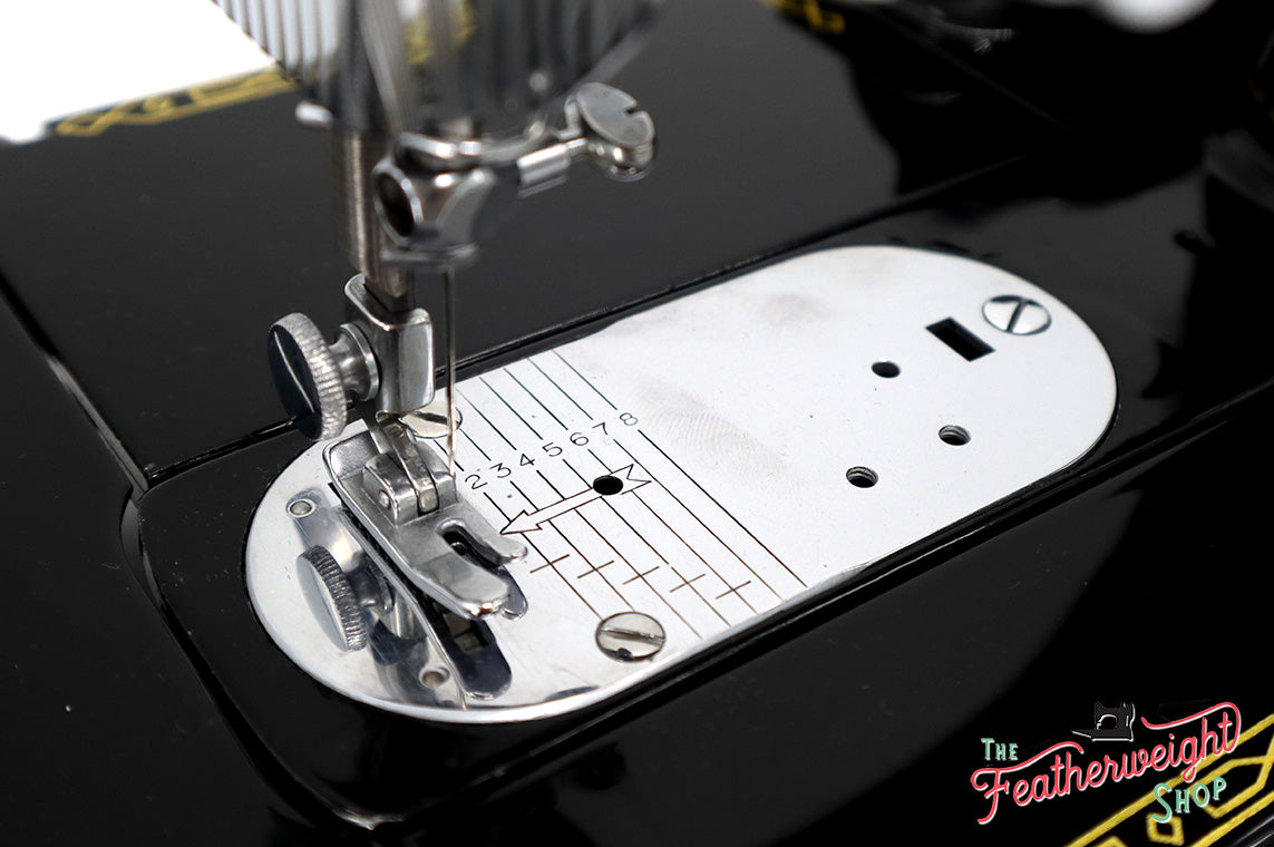 Singer Featherweight 222K Sewing Machine, RED "S" ER0244**