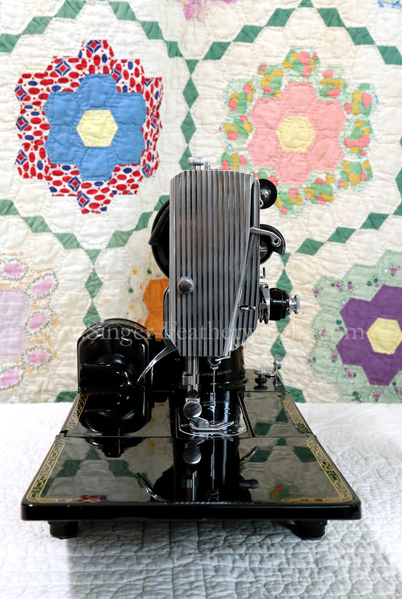 Singer Featherweight 222K Sewing Machine, RED "S" EP5432**