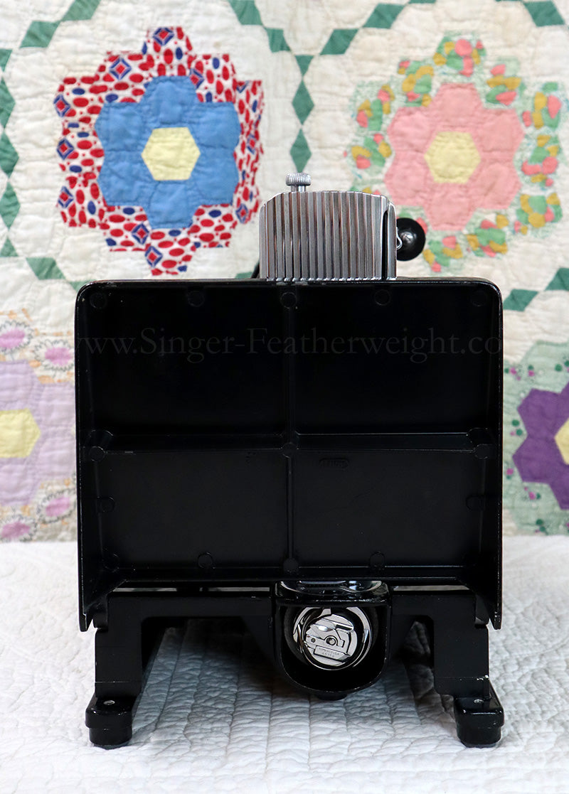 Singer Featherweight 222K Sewing Machine, RED "S" EP5432**
