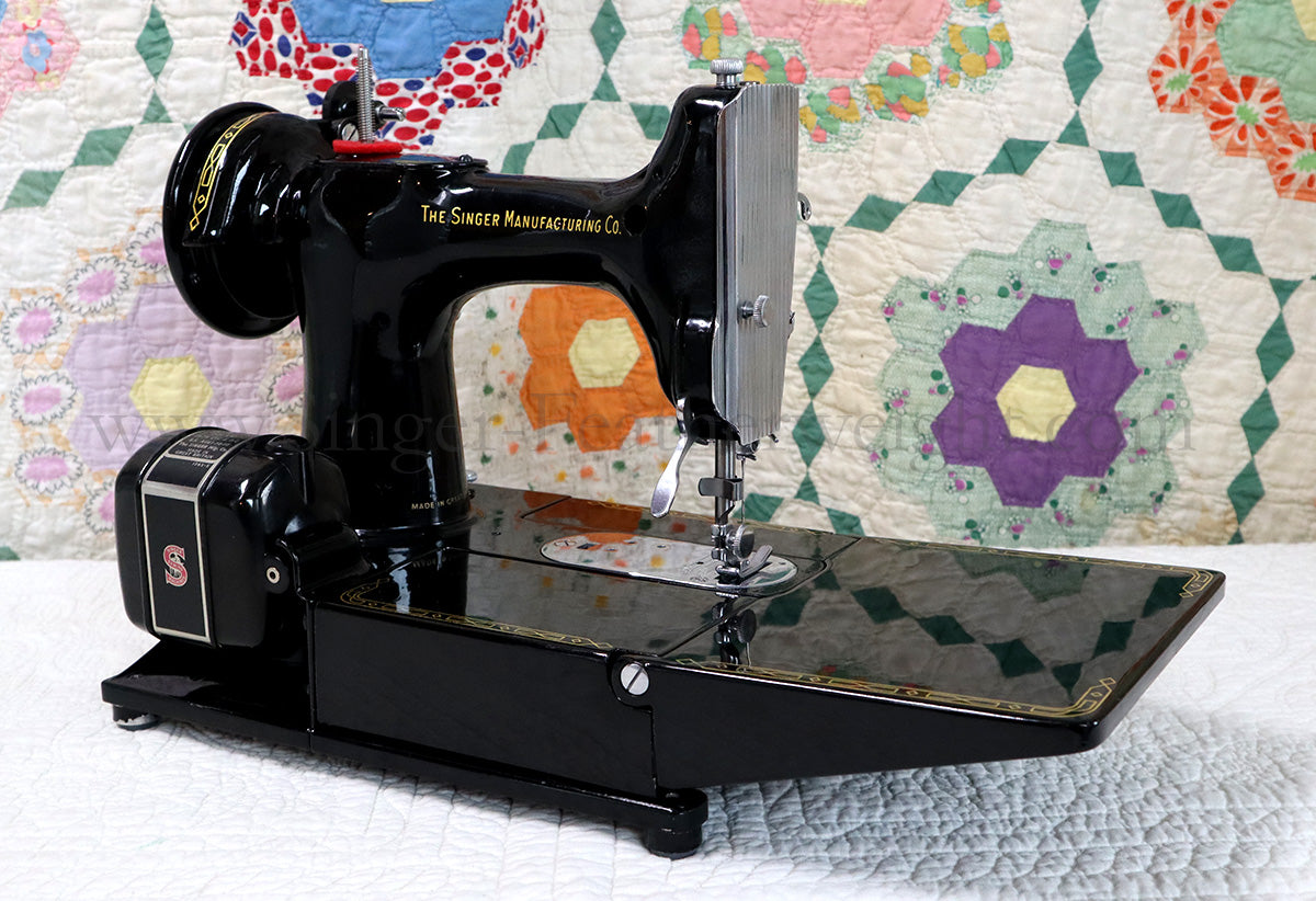 Singer Featherweight 222K Sewing Machine, RED "S" EP5432**
