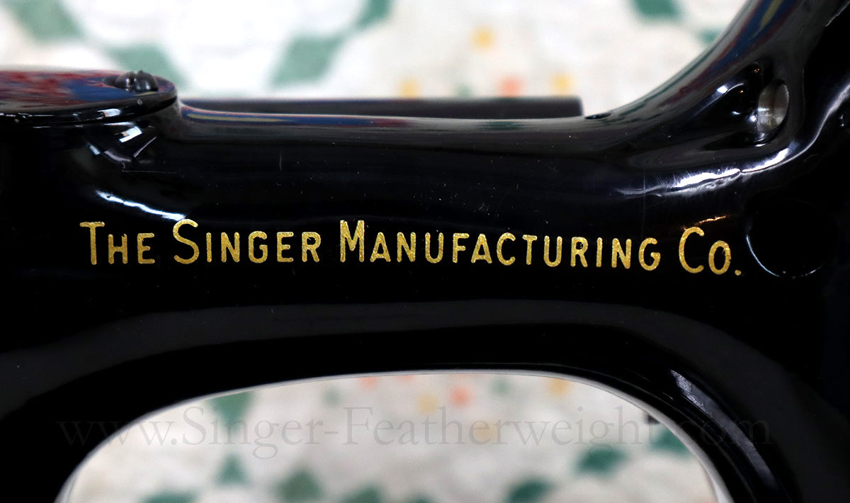 Singer Featherweight 222K Sewing Machine, RED "S" EP5432**