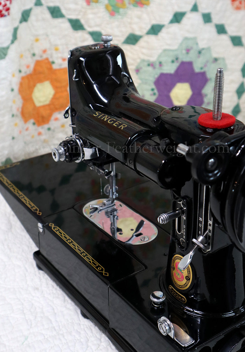 Singer Featherweight 222K Sewing Machine, RED "S" EP5432**