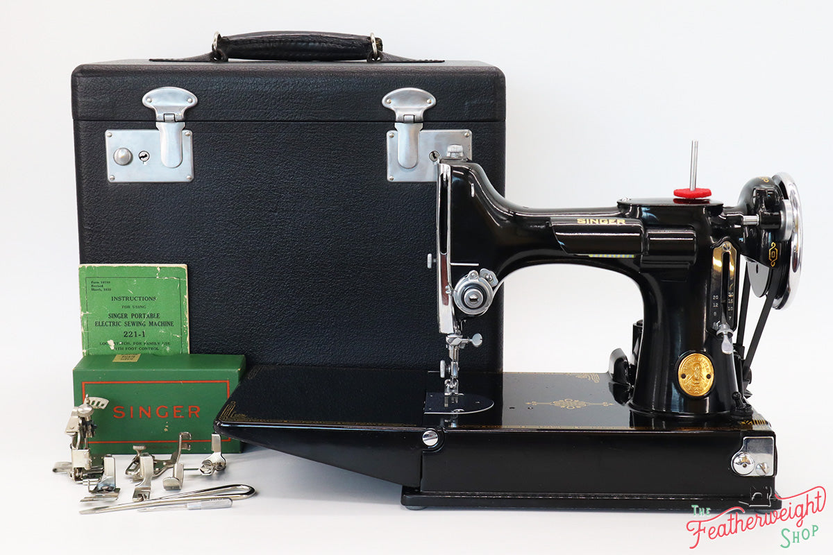 Singer Featherweight 221 Sewing machine, 1935 AD881***