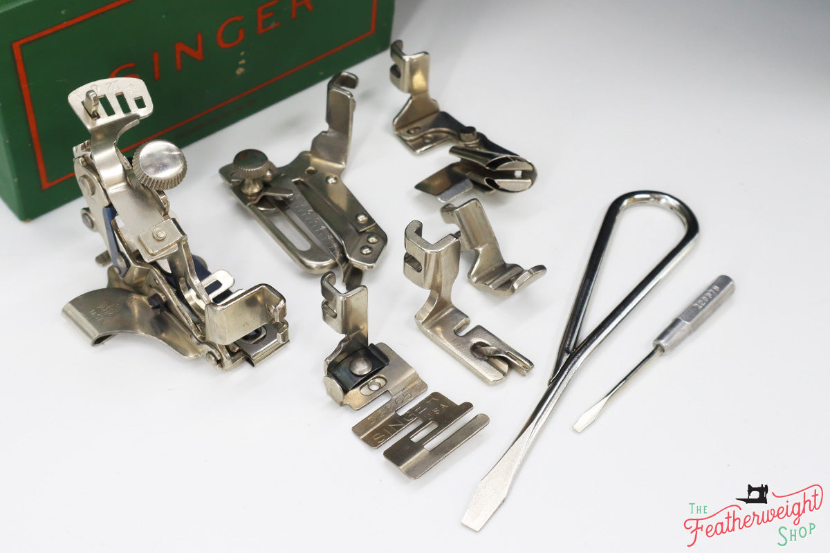 Singer Featherweight 221 Sewing machine, 1935 AD881***