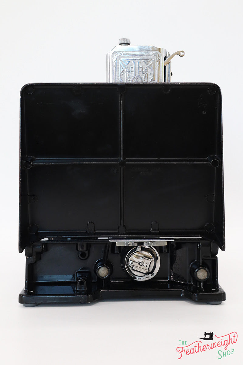 Singer Featherweight 221 Sewing machine, 1935 AD881***