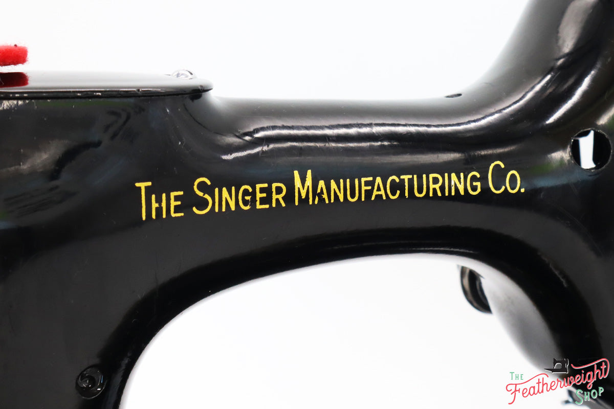 Singer Featherweight 221 Sewing machine, 1935 AD881***