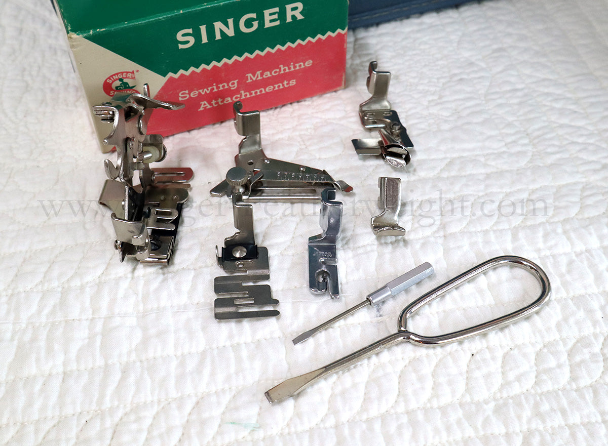 Singer Featherweight 221K Sewing Machine, WHITE EV957***