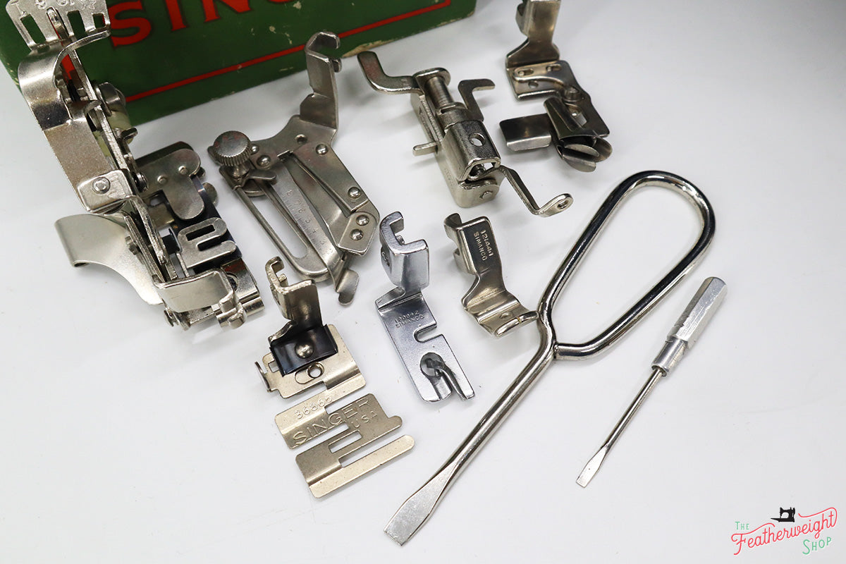 Singer Featherweight 222K Sewing Machine EJ9107**