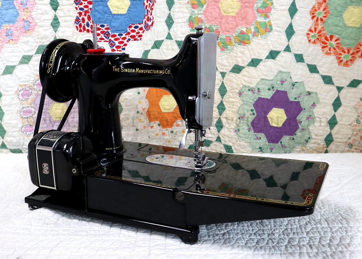 Singer Featherweight 222K Sewing Machine, RED "S" EP5428**