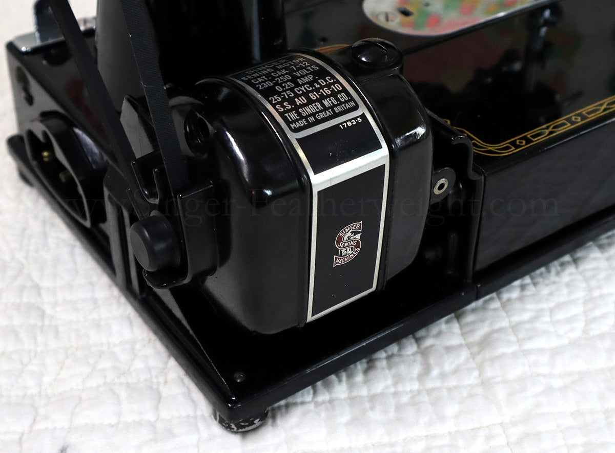 Singer Featherweight 222K Sewing Machine, RED "S" EP5428**