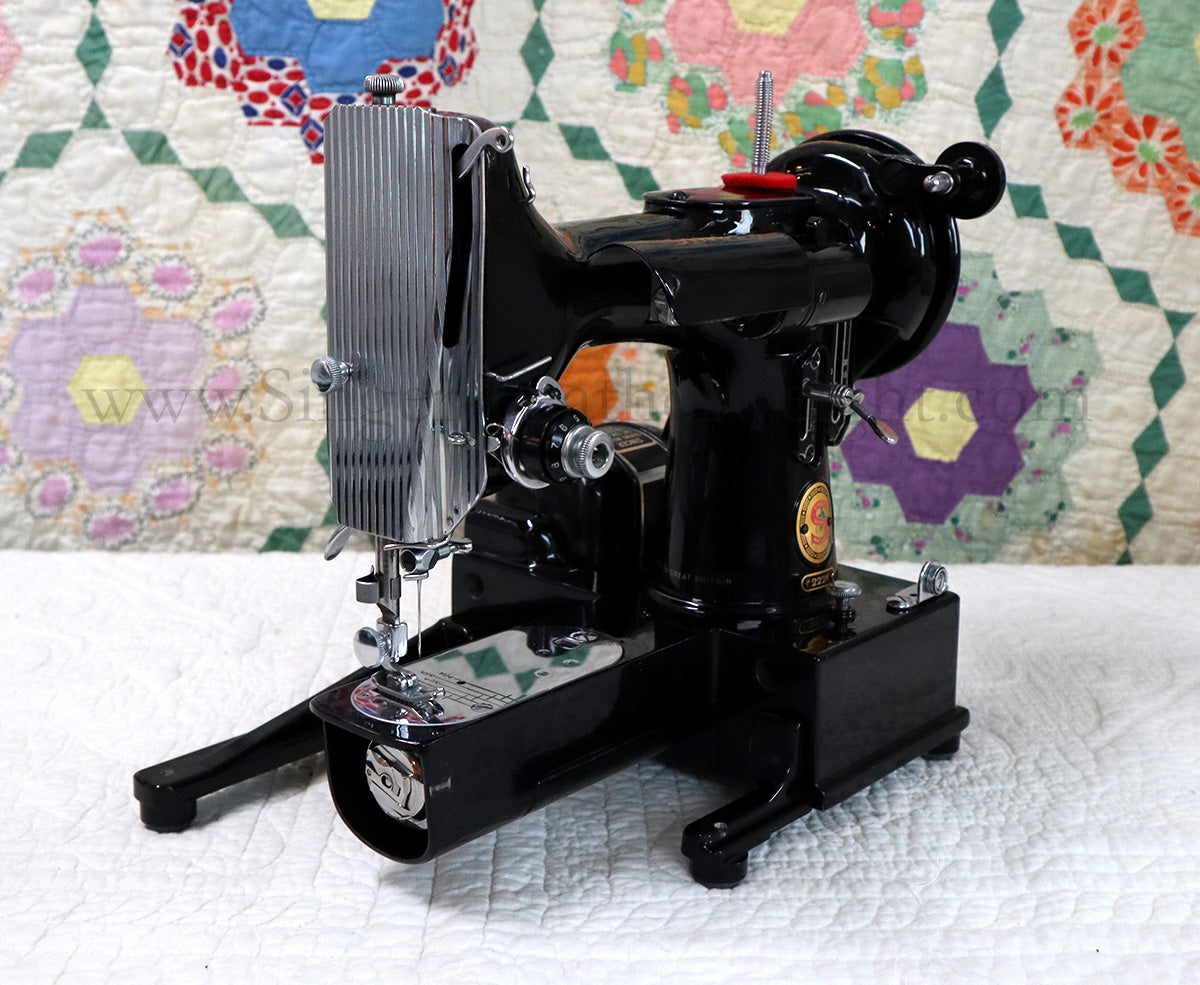 Singer Featherweight 222K Sewing Machine, RED "S" EP5428**