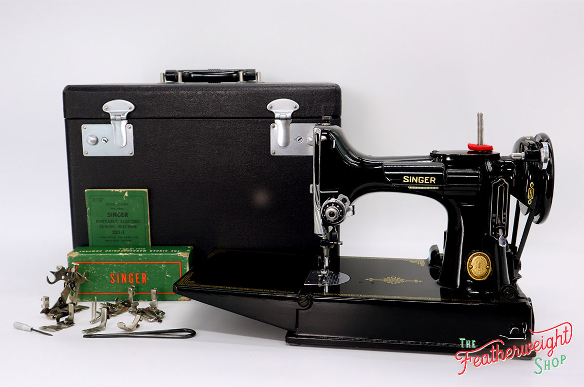Singer Featherweight 221 Sewing Machine, AL180***