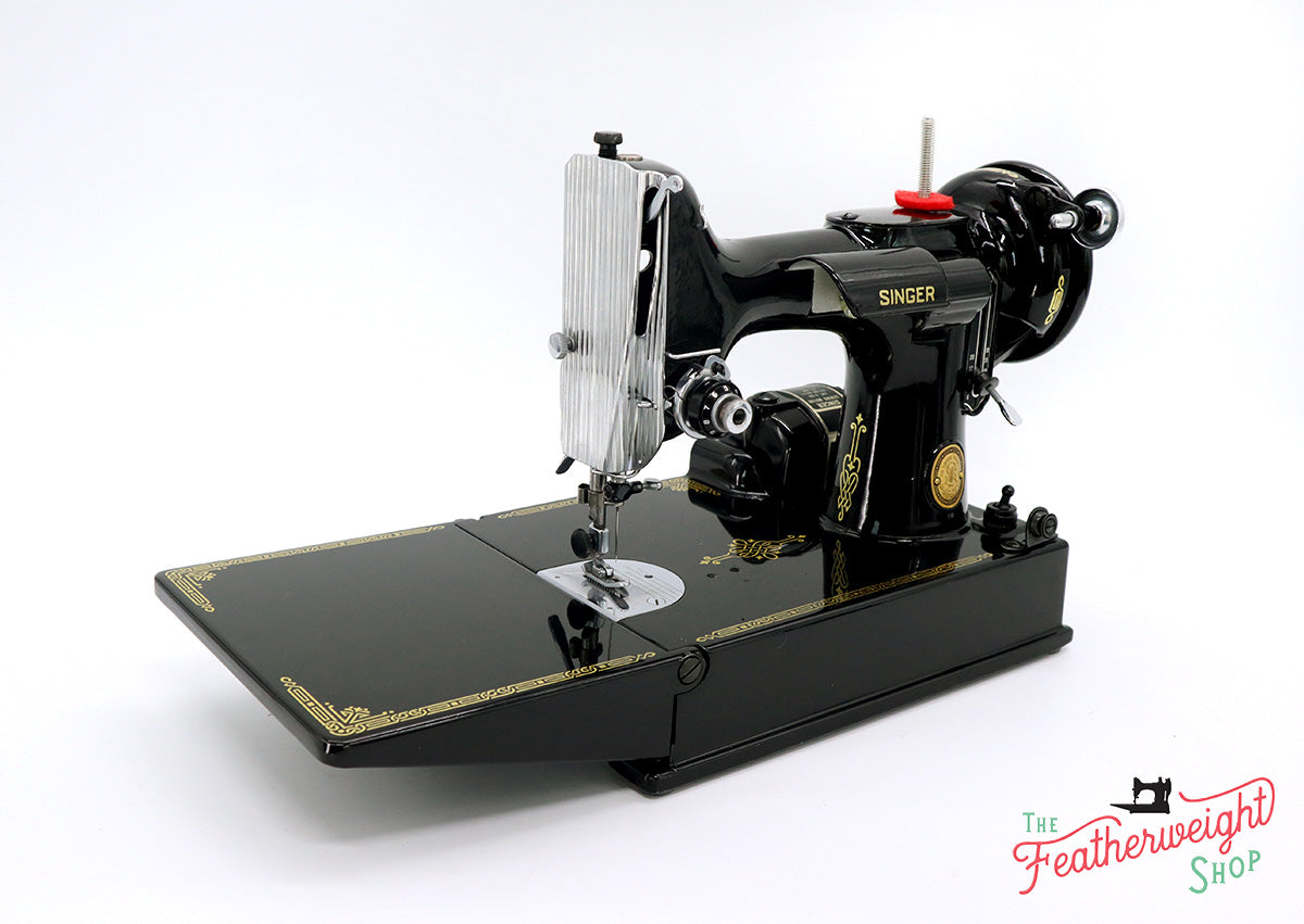 Singer Featherweight 221 Sewing Machine, AL180***
