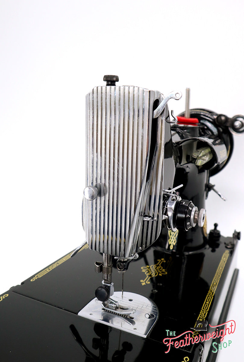 Singer Featherweight 221 Sewing Machine, AL180***