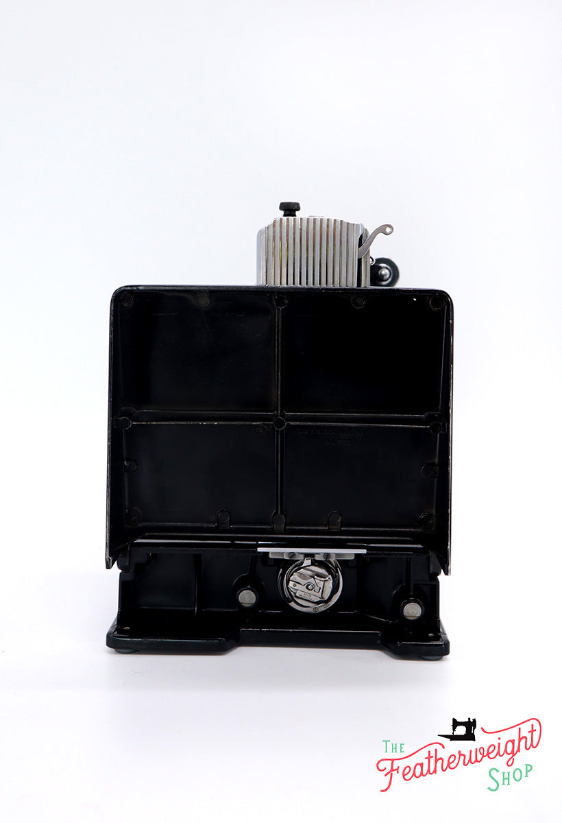 Singer Featherweight 221 Sewing Machine, AL180***
