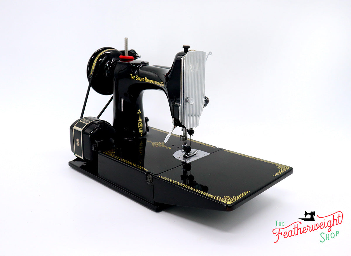 Singer Featherweight 221 Sewing Machine, AL180***