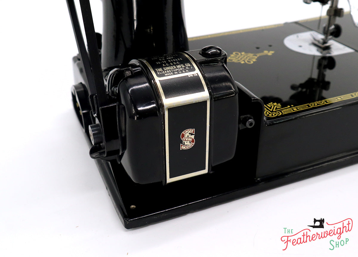 Singer Featherweight 221 Sewing Machine, AL180***