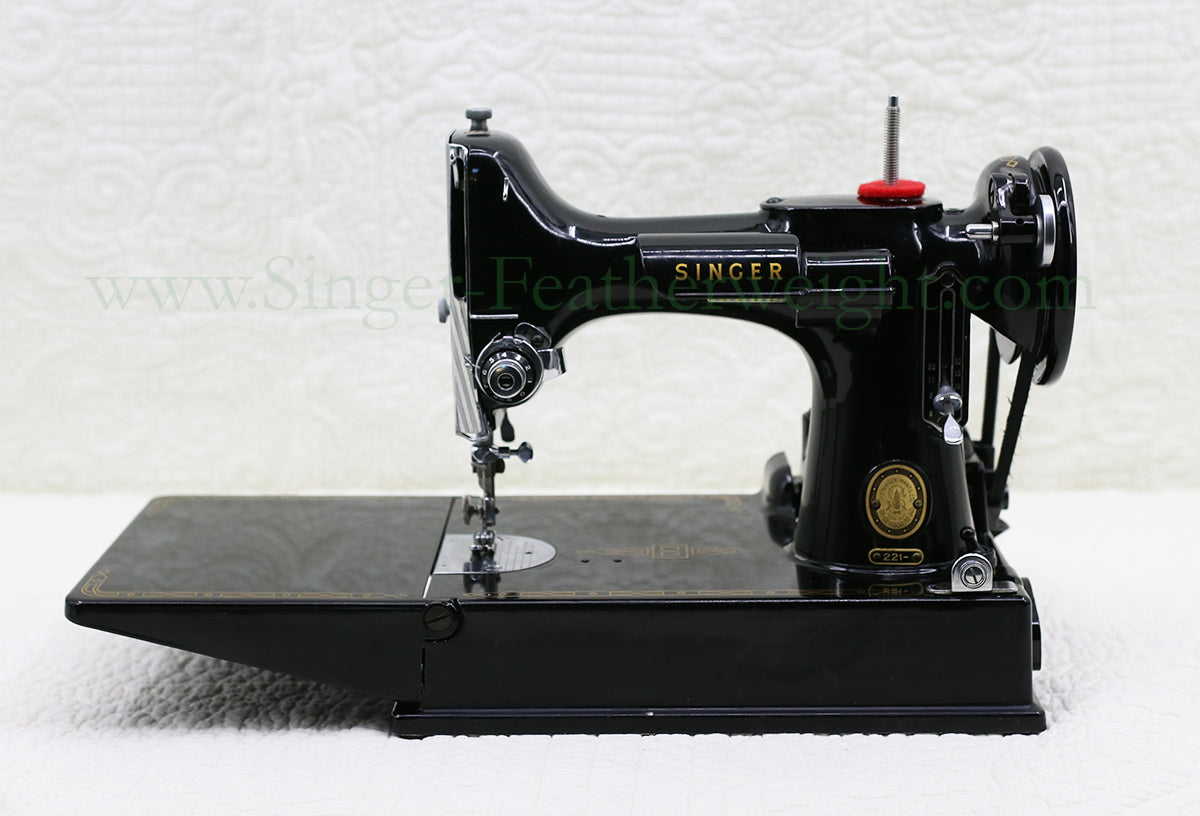 Singer Featherweight 221 Sewing Machine, AM383***