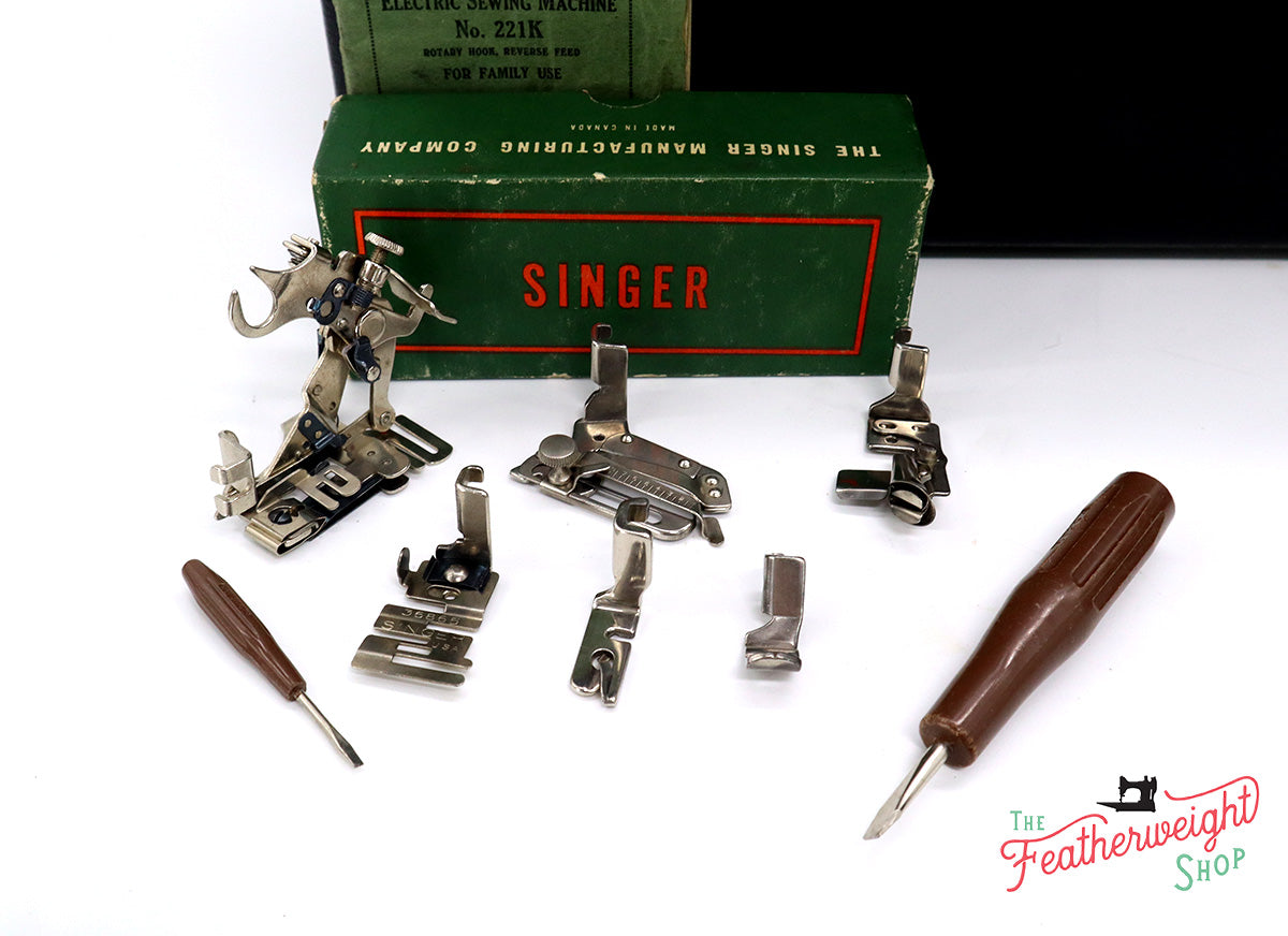 Singer Featherweight 221K Sewing Machine, EH891***