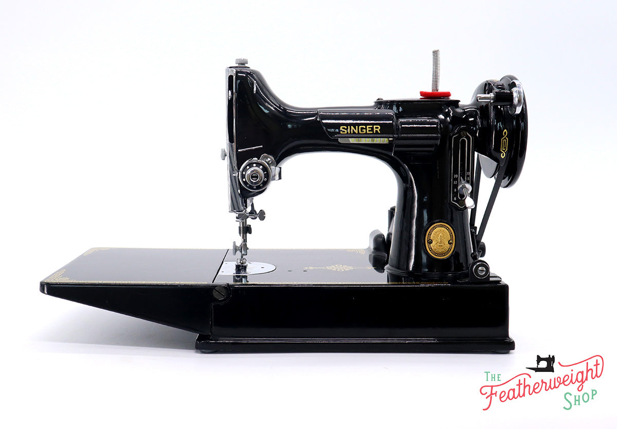 Singer Featherweight 221K Sewing Machine, EH891***