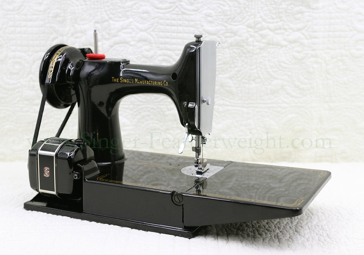 Singer Featherweight 221 Sewing Machine, AM383***