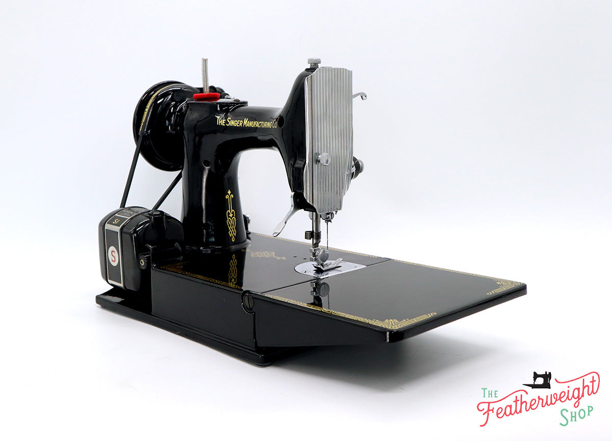 Singer Featherweight 221K Sewing Machine, EH891***