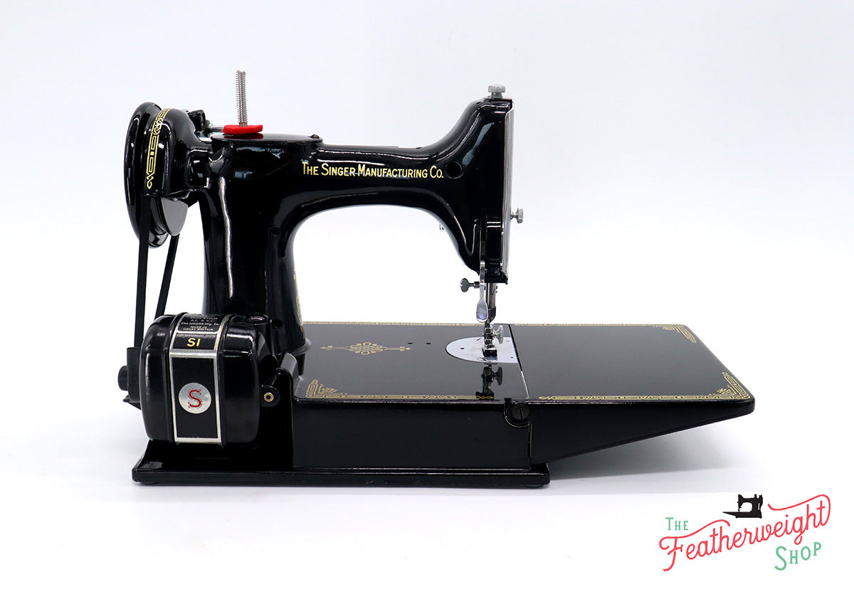 Singer Featherweight 221K Sewing Machine, EH891***