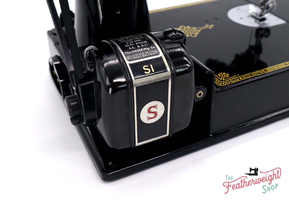 Singer Featherweight 221K Sewing Machine, EH891***