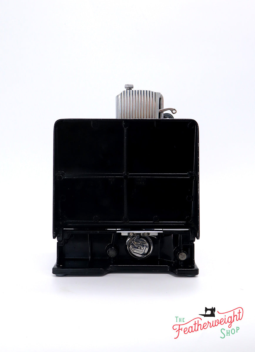 Singer Featherweight 221K Sewing Machine, EH891***