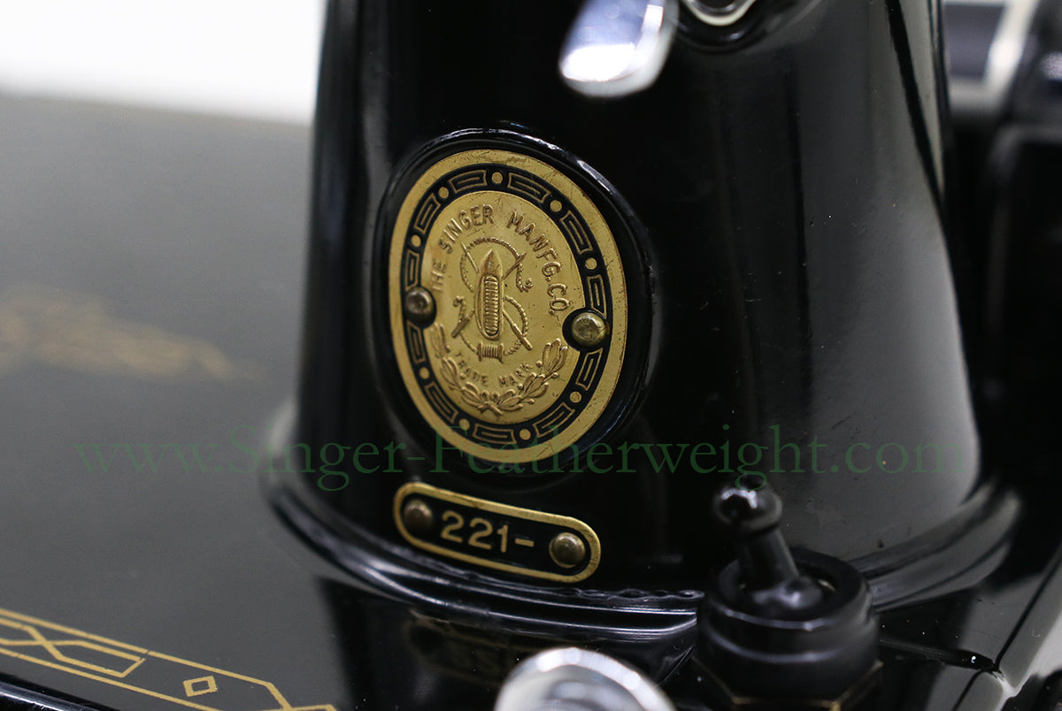 Singer Featherweight 221 Sewing Machine, AM383***