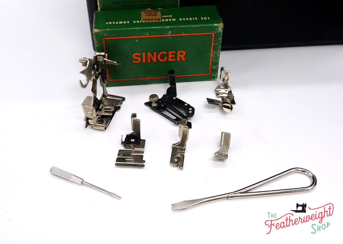 Singer Featherweight 221 Sewing Machine, AF496***