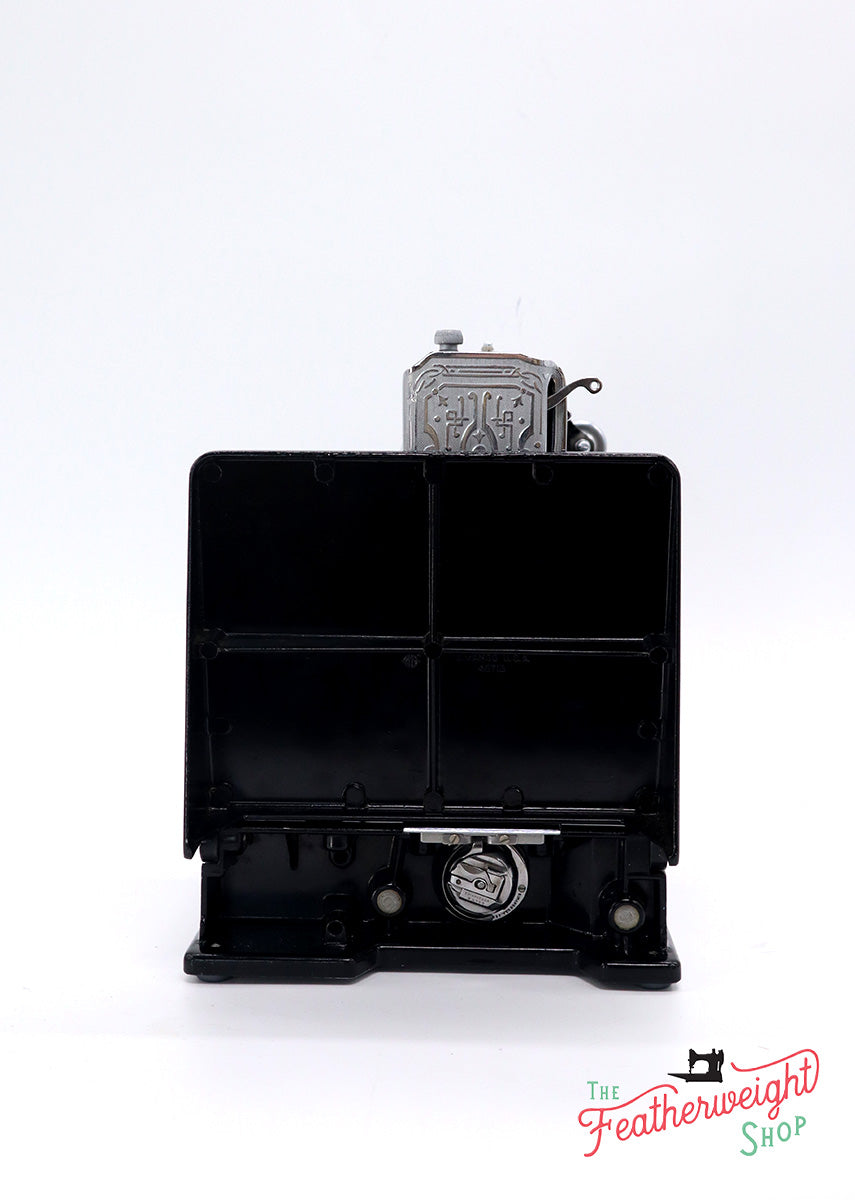 Singer Featherweight 221 Sewing Machine, AF496***