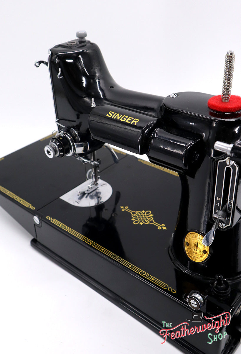 Singer Featherweight 221 Sewing Machine, AF496***