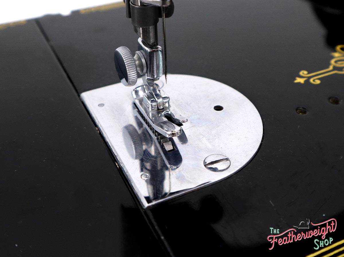 Singer Featherweight 221 Sewing Machine, AF496***