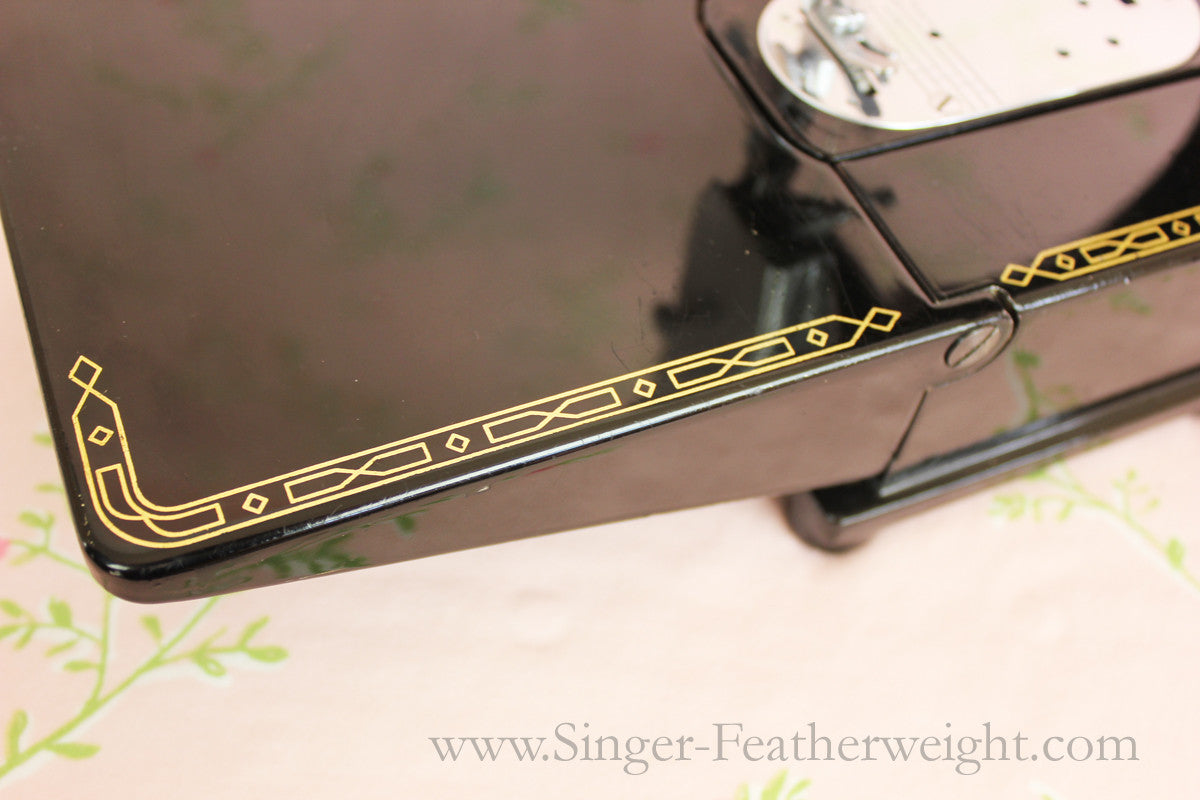 Singer Featherweight 222K Sewing Machine EN137***