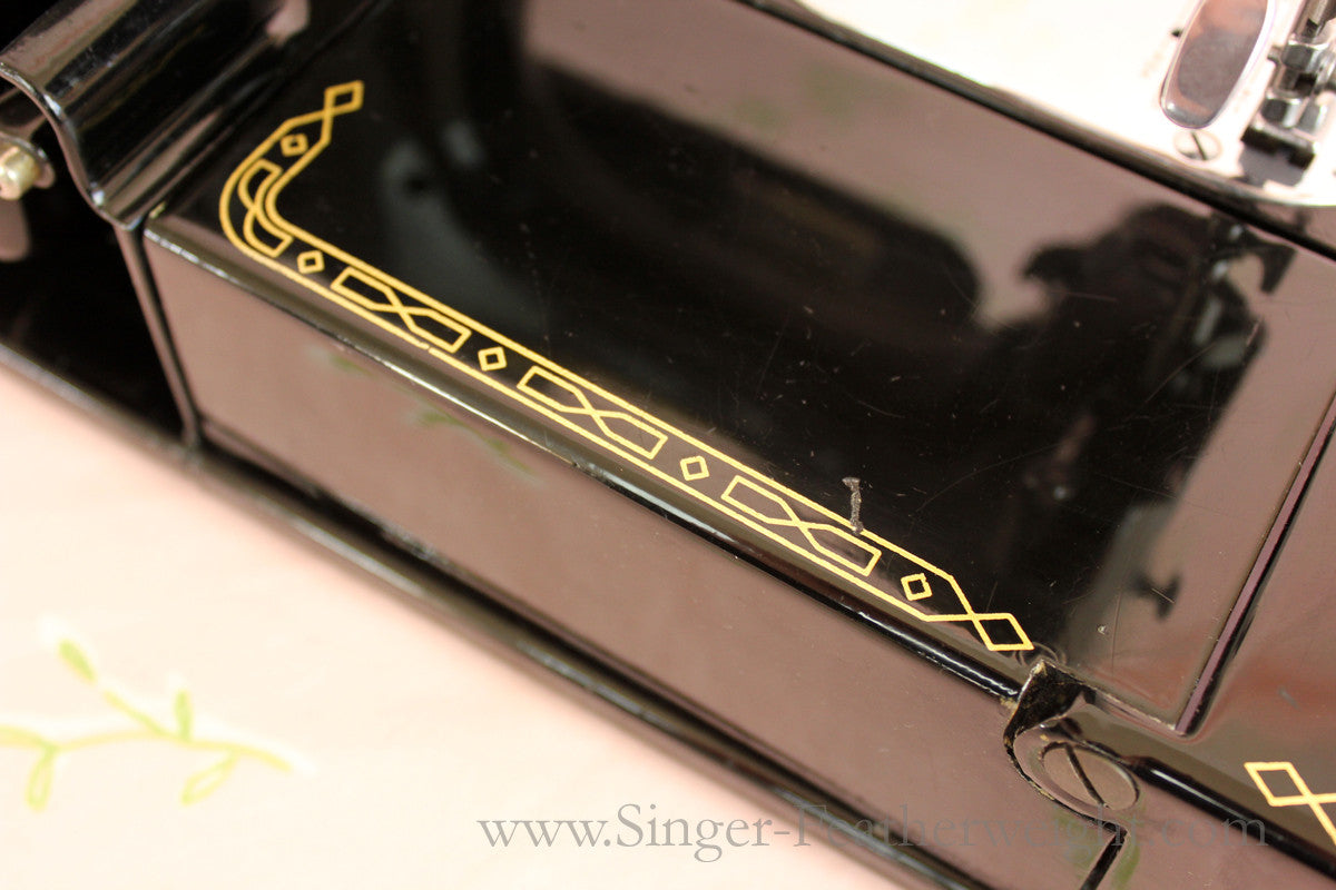 Singer Featherweight 222K Sewing Machine EN137***