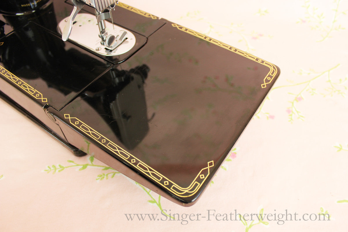 Singer Featherweight 222K Sewing Machine EN137***