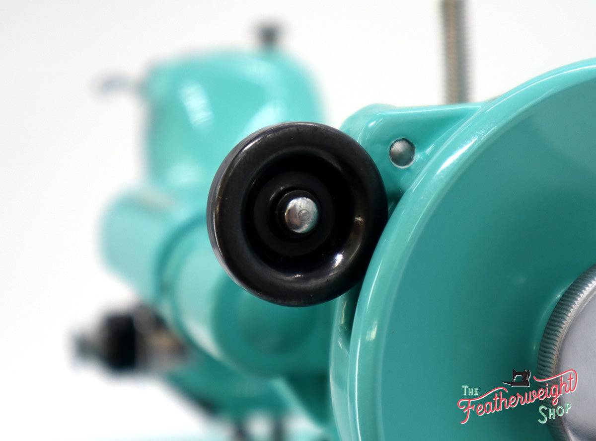 Singer Featherweight 222K Sewing Machine EL6858** - Fully Restored in Tiffany Blue
