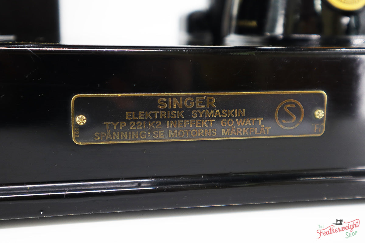 Singer Featherweight 221K Sewing Machine, EH142***