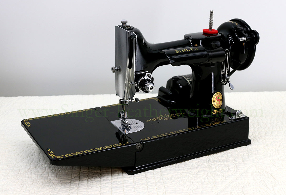 Singer Featherweight 221K Sewing Machine RED "S" ES170***