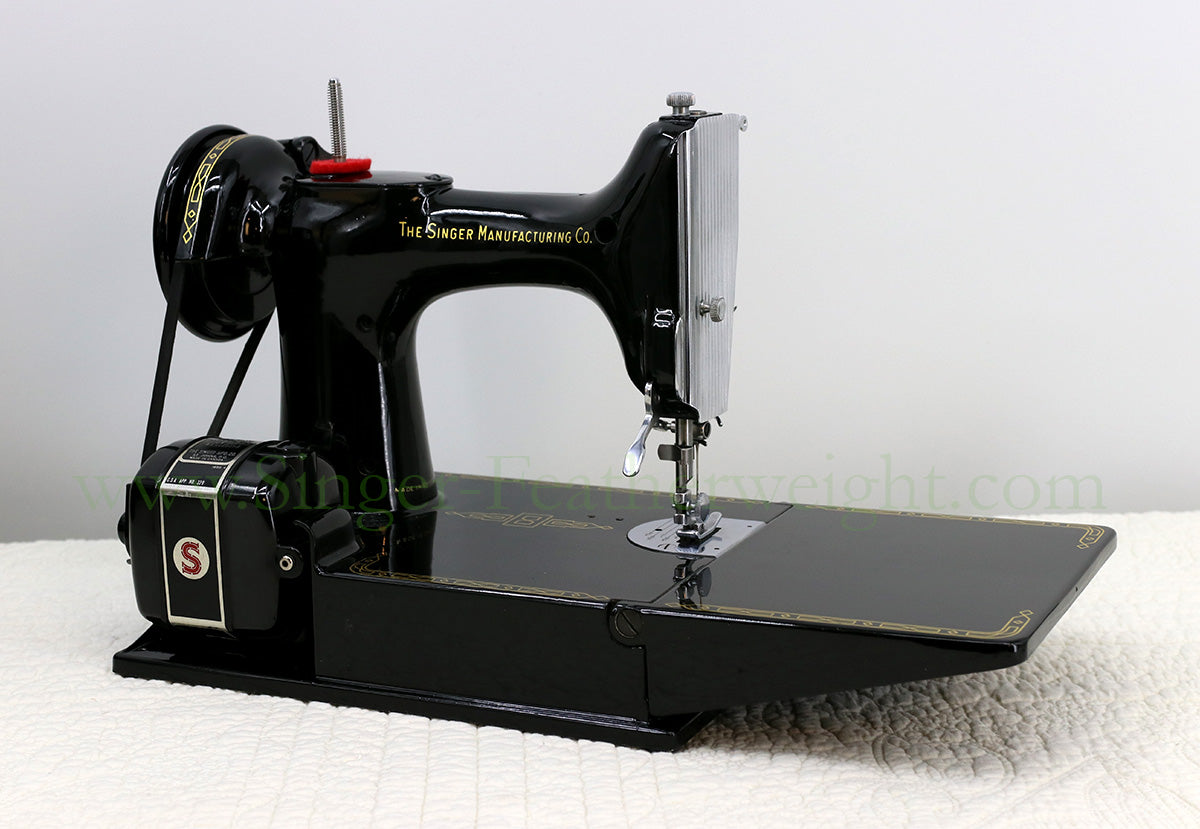 Singer Featherweight 221K Sewing Machine RED "S" ES170***