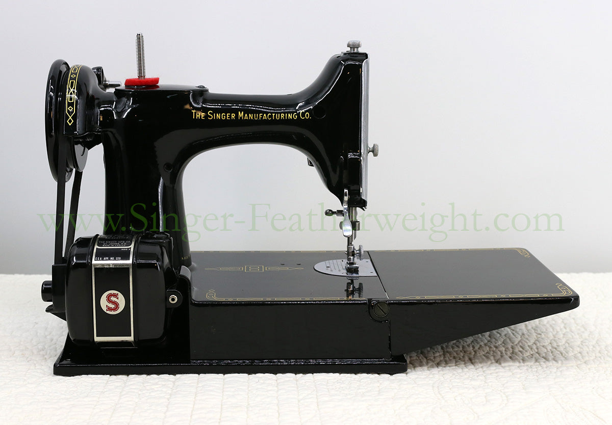 Singer Featherweight 221K Sewing Machine RED "S" ES170***
