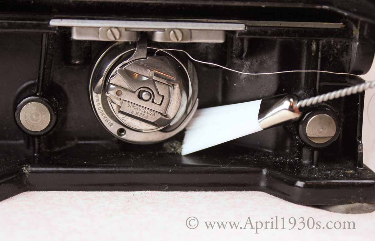 Cleaning the bobbin case