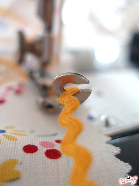 singer featherweight embroidery guide attachment