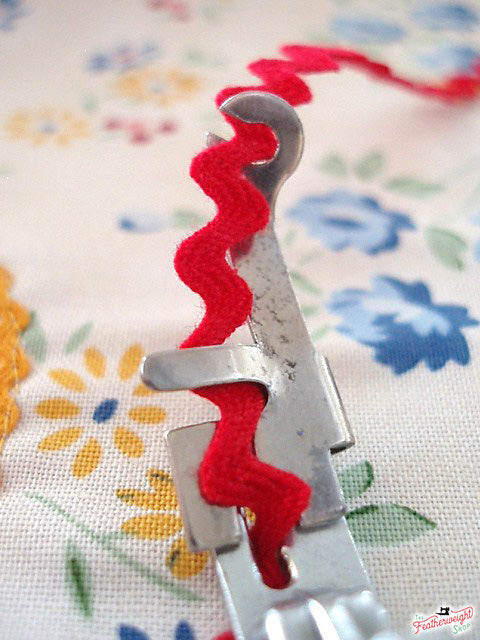 singer featherweight embroidery guide attachment
