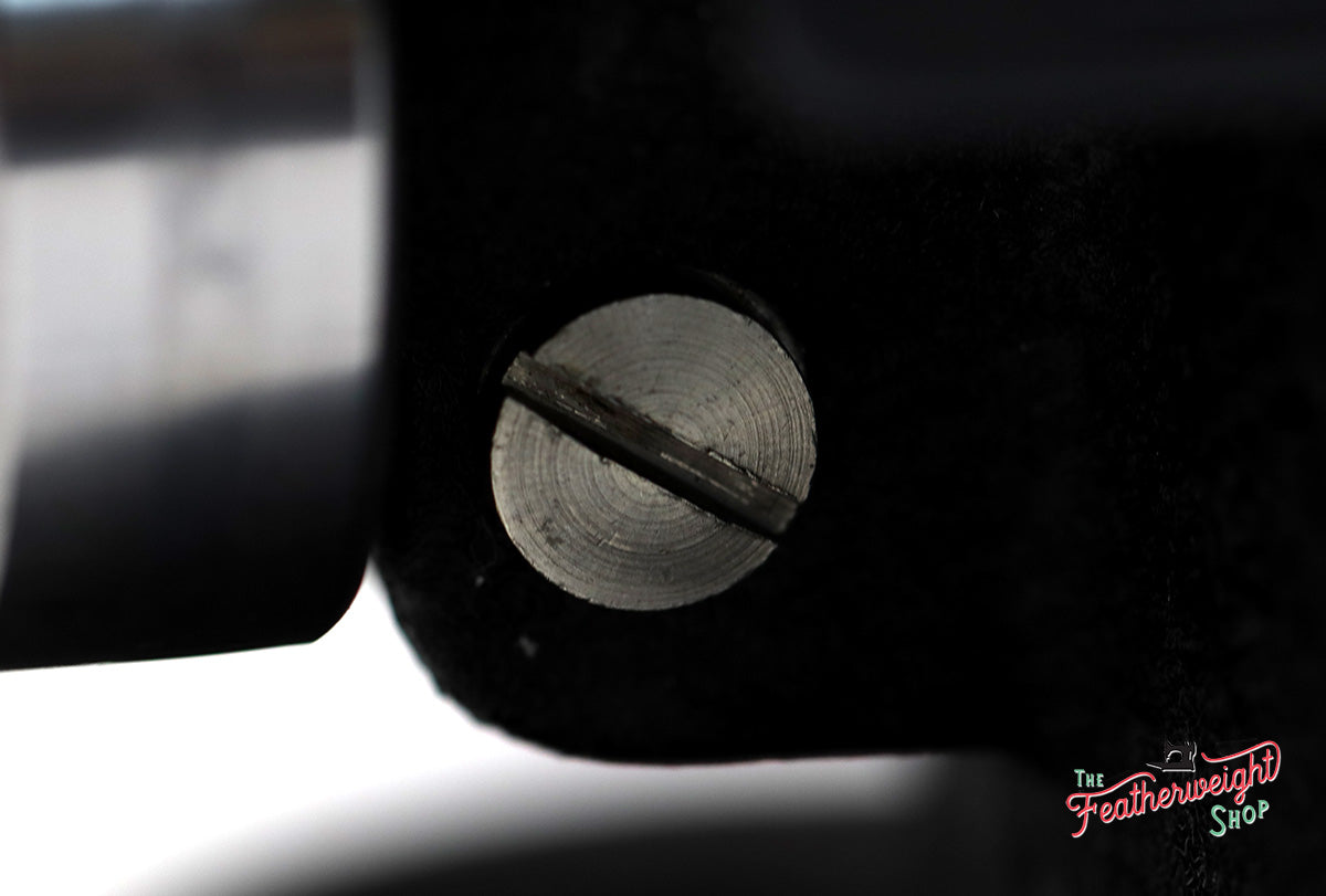 Pinker / Pinking, Bearing Set Screw - Singer (Vintage Original)