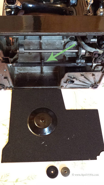 Screw, Singer Featherweight Long Post for Drip Pan Tray (Vintage Original)