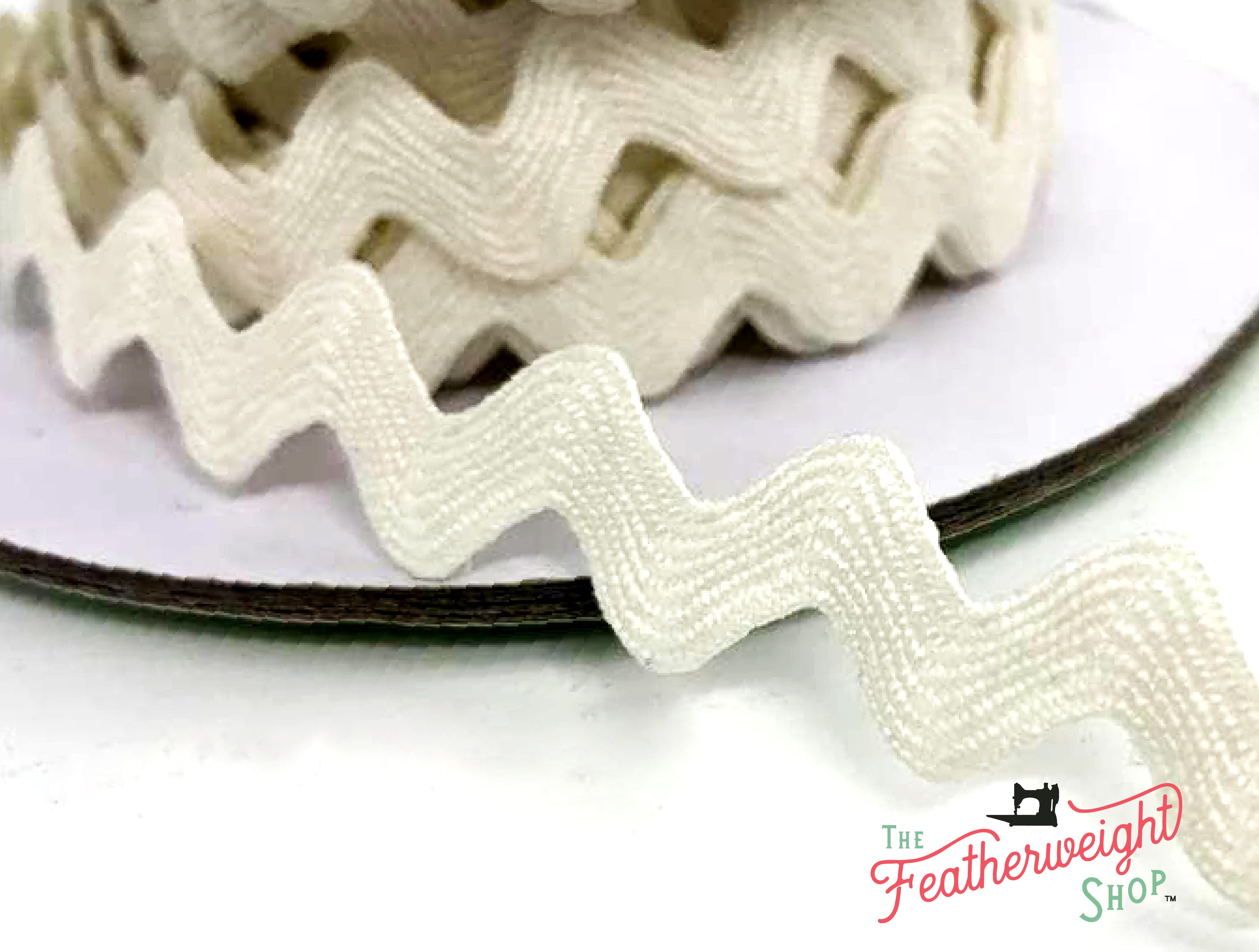 5/8" Inch White CLOUD Vintage Trim Large RIC RAC by Lori Holt (sold by the yard)